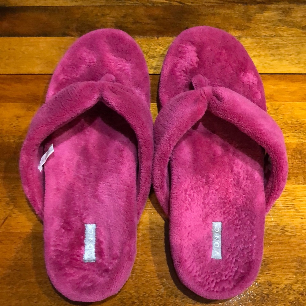 New vionic pink slippers.  Size 9